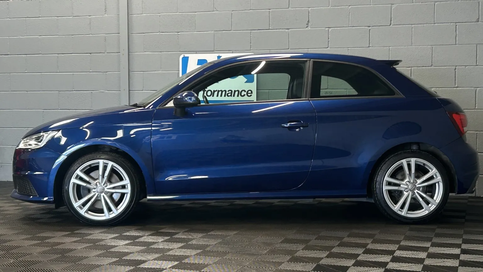 Audi S1