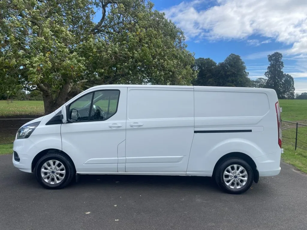 Ford TRANSIT CUSTOM 300LIMITD EBLUE